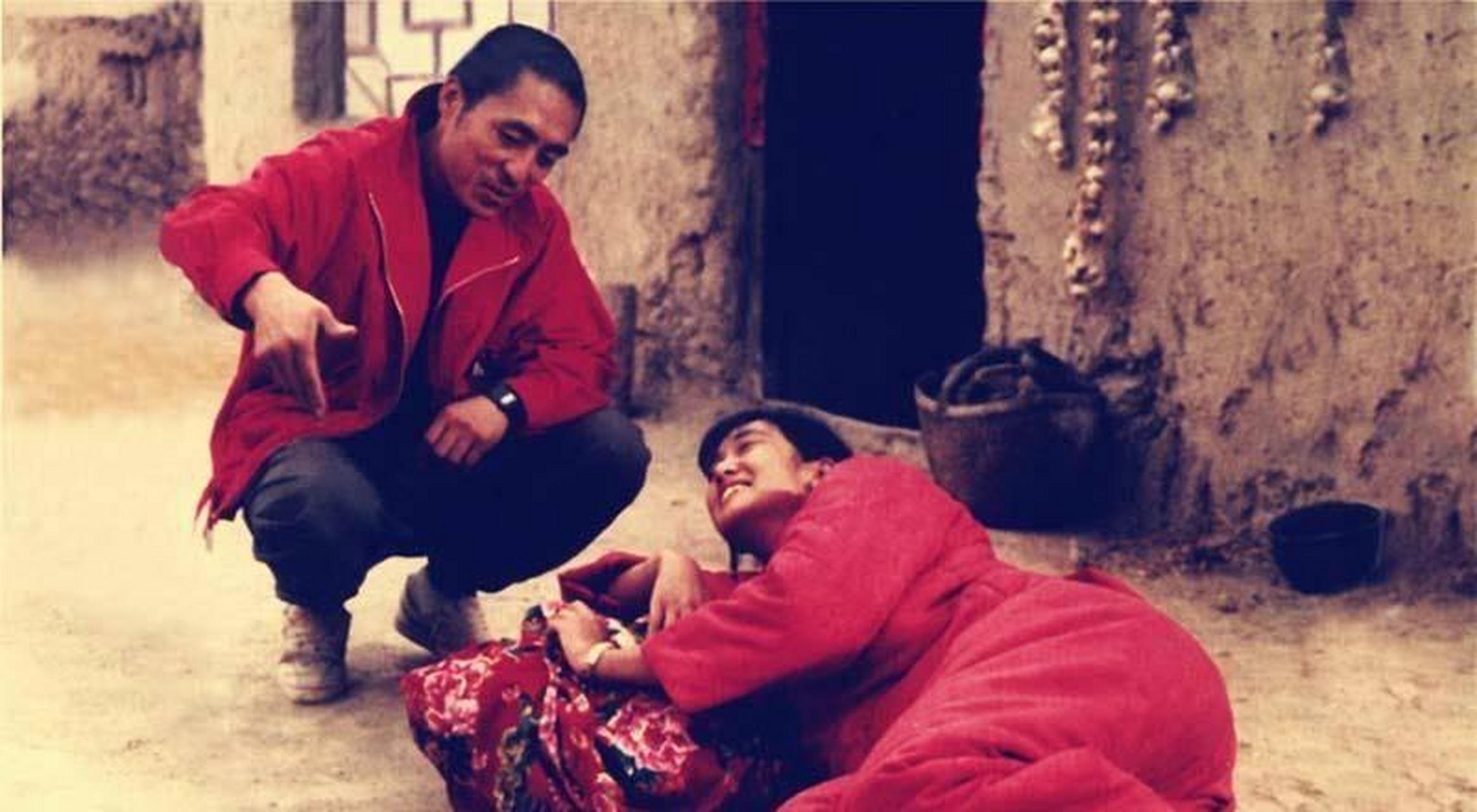 1987年,张艺谋筹拍《红高粱》,女主选了"丰乳肥臀"的史可,然而巩俐也