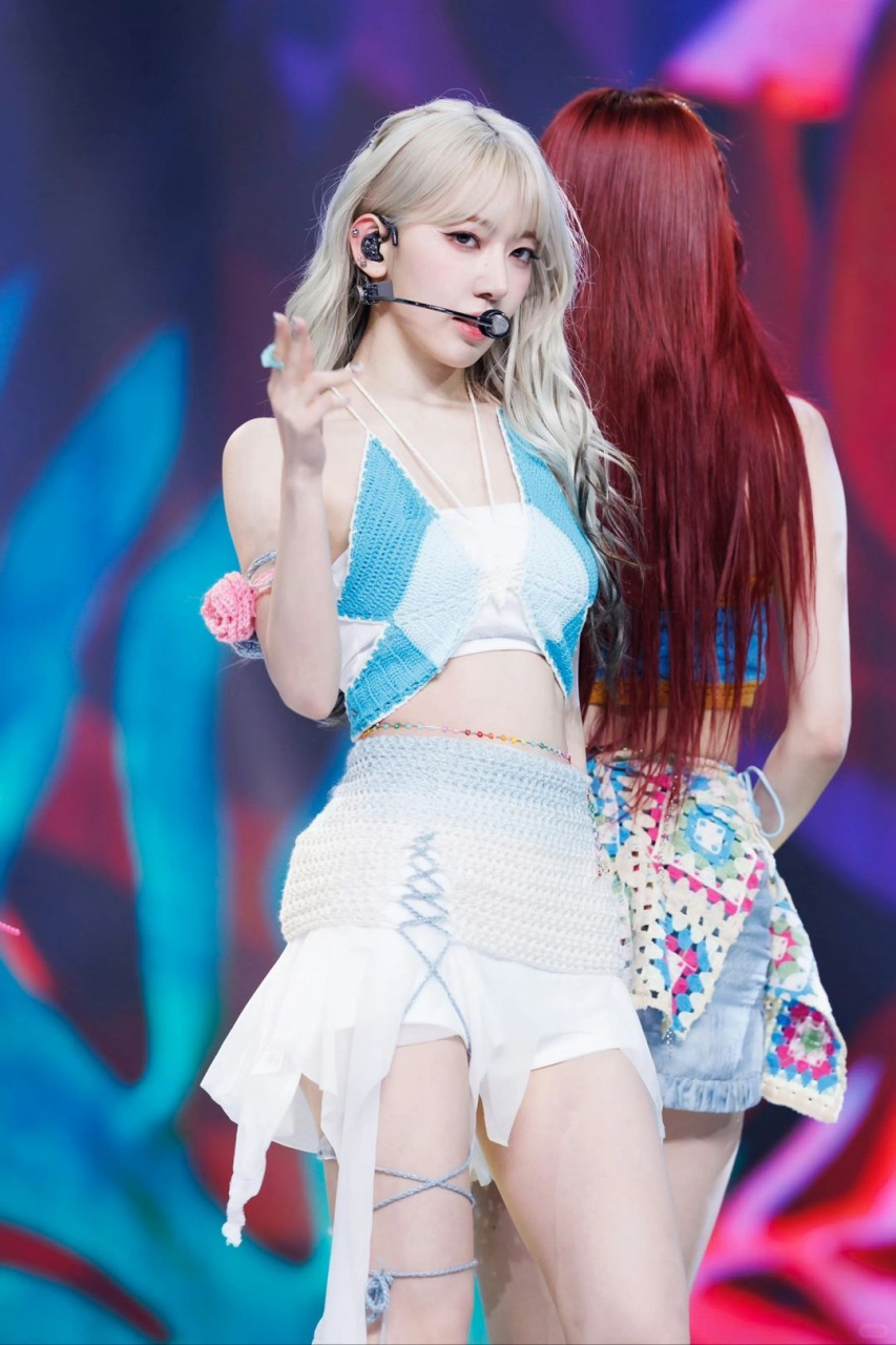 宫脇咲良的舞台照  真的是太美了,完全就是我心中的颜值top啊!