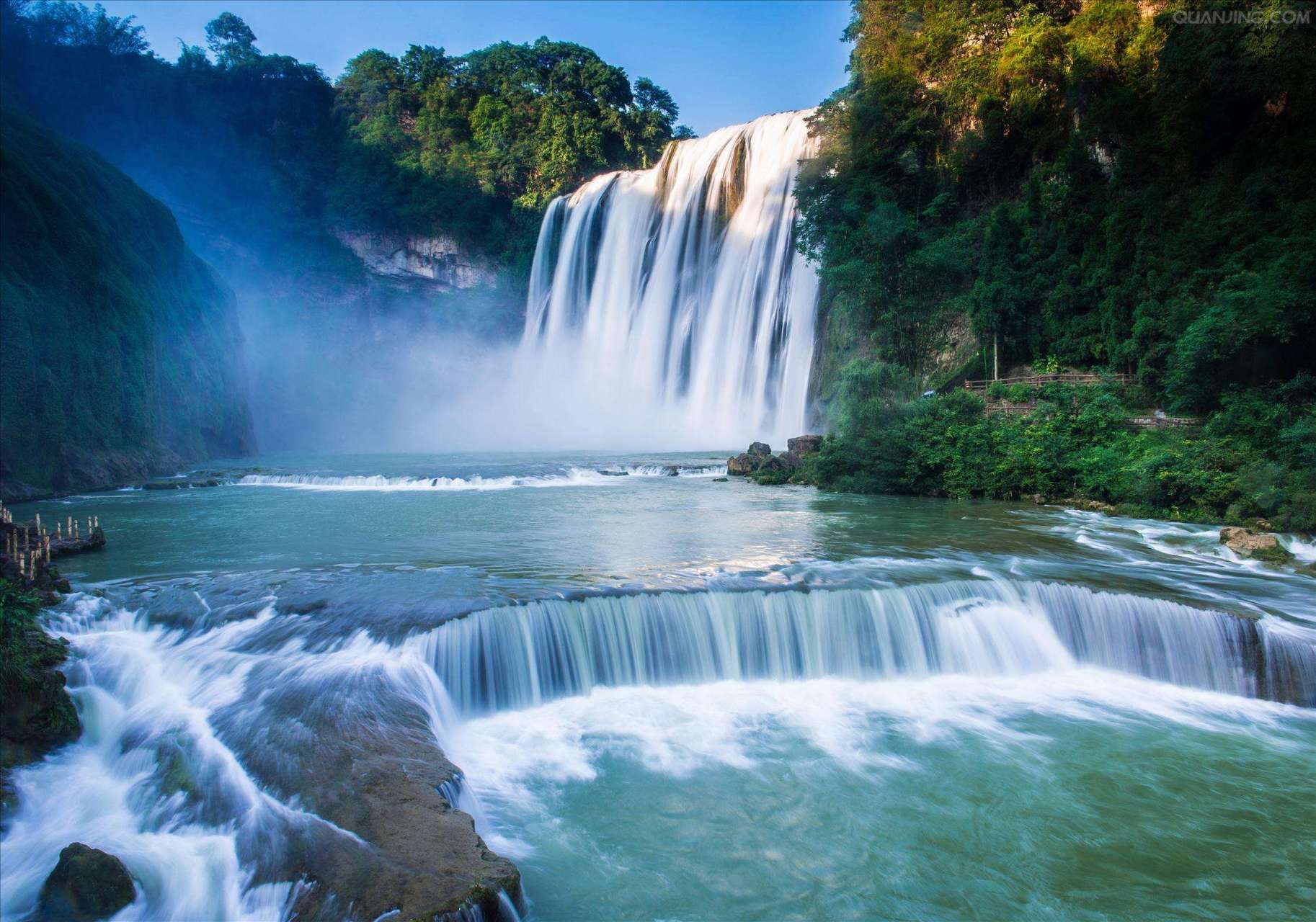 贵州民间自古以来就流传有黄果树瀑布的神话故事,黄果树瀑布的名称就