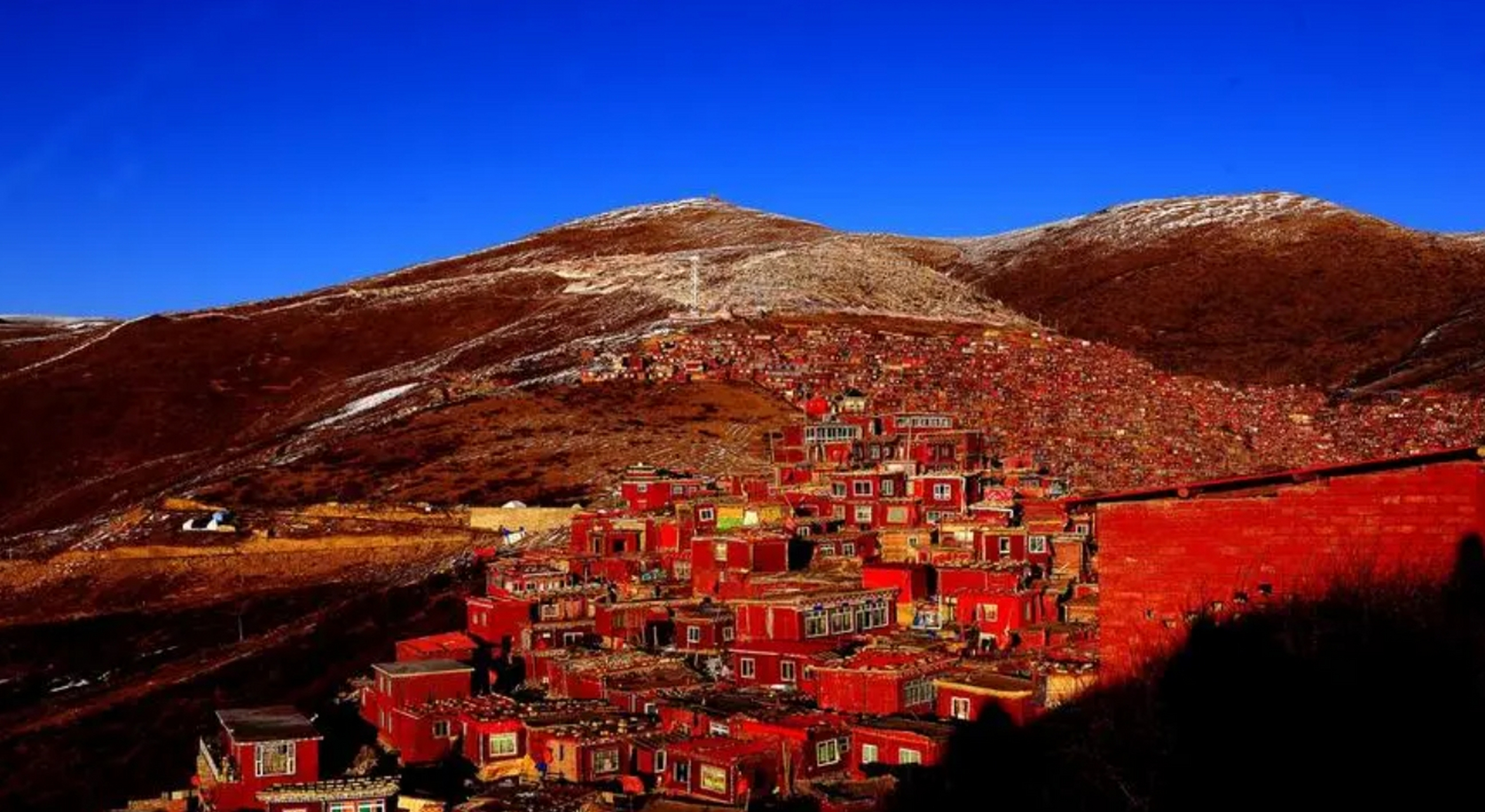 城市大玩家# 色达五明佛学院,位于四川省甘孜藏族自治州色达县洛日蝌