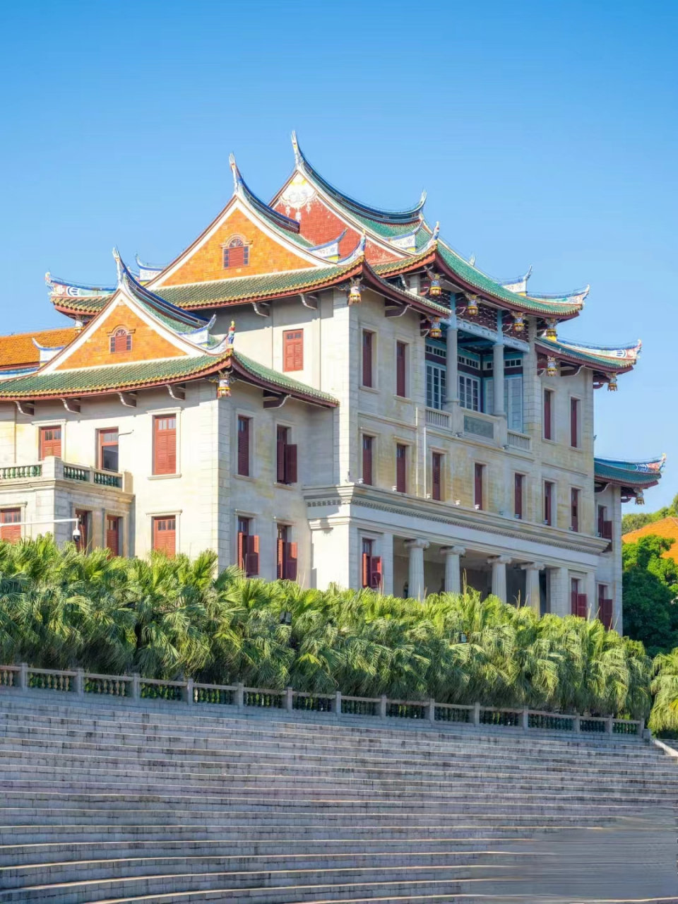 因为它是艾利斯顿商学院的拍摄景点,即使如此,厦门大学还是中国最美