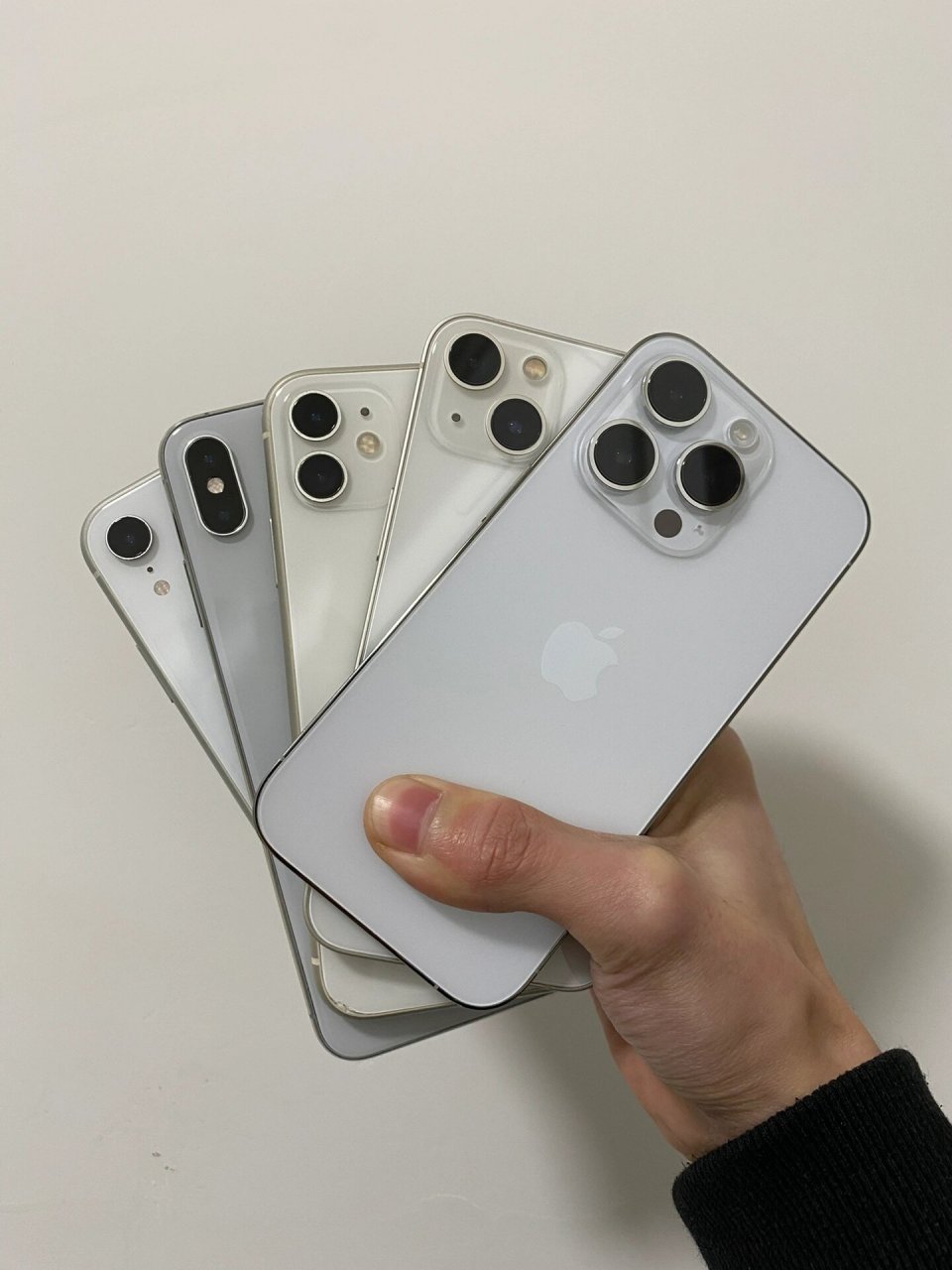 不一样的摄像头模组 一样的味  从最早的 iphone 到现在,每一代的