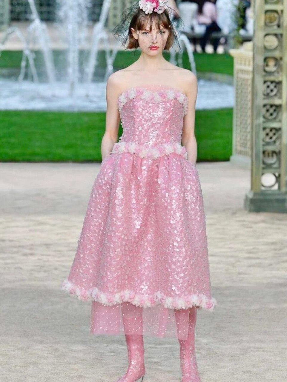 粉色公主裙96|||chanel  春夏高级定制,真的满足了我的少女心99!