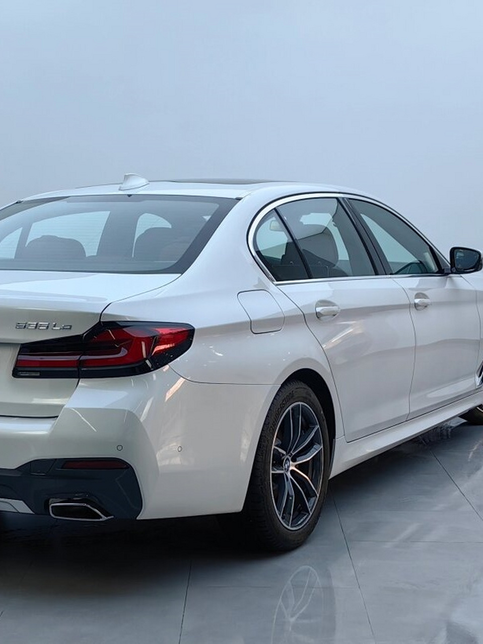 满配535le油电混动,宝马厂家展车  99这辆满配535le油电混动宝马