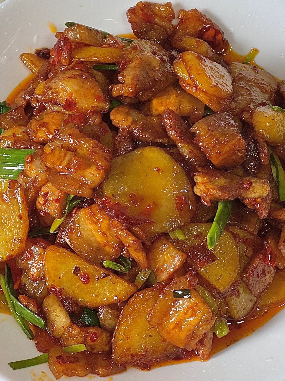 土豆回锅肉  今天这个土豆都是外焦里嫩,专门炒了一大盘土豆回锅,我们