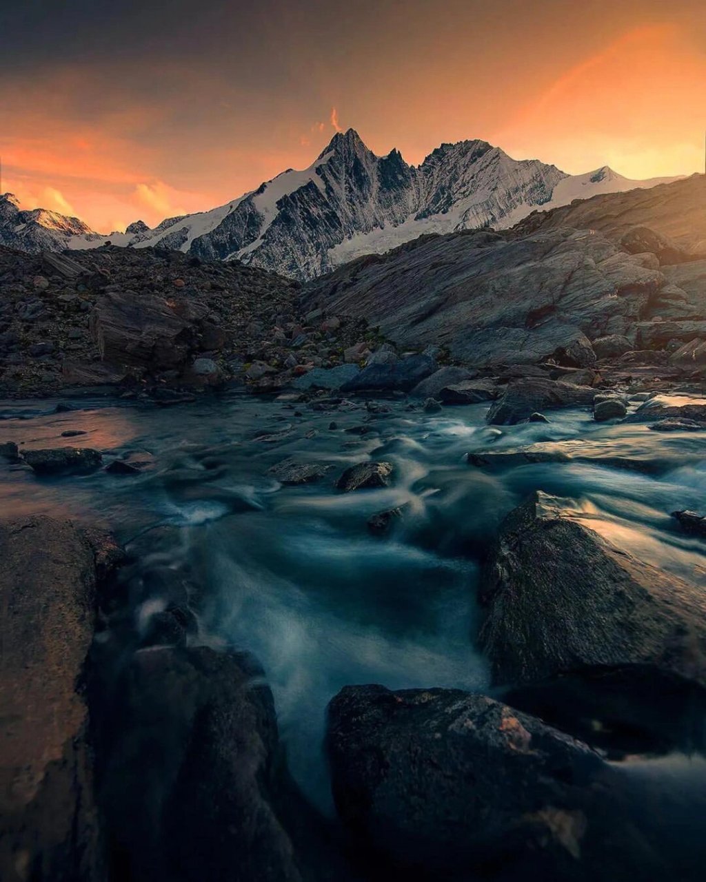 感受山川间的恢弘壮丽  92在这幅如诗如画的山水画卷中,我仿佛成了