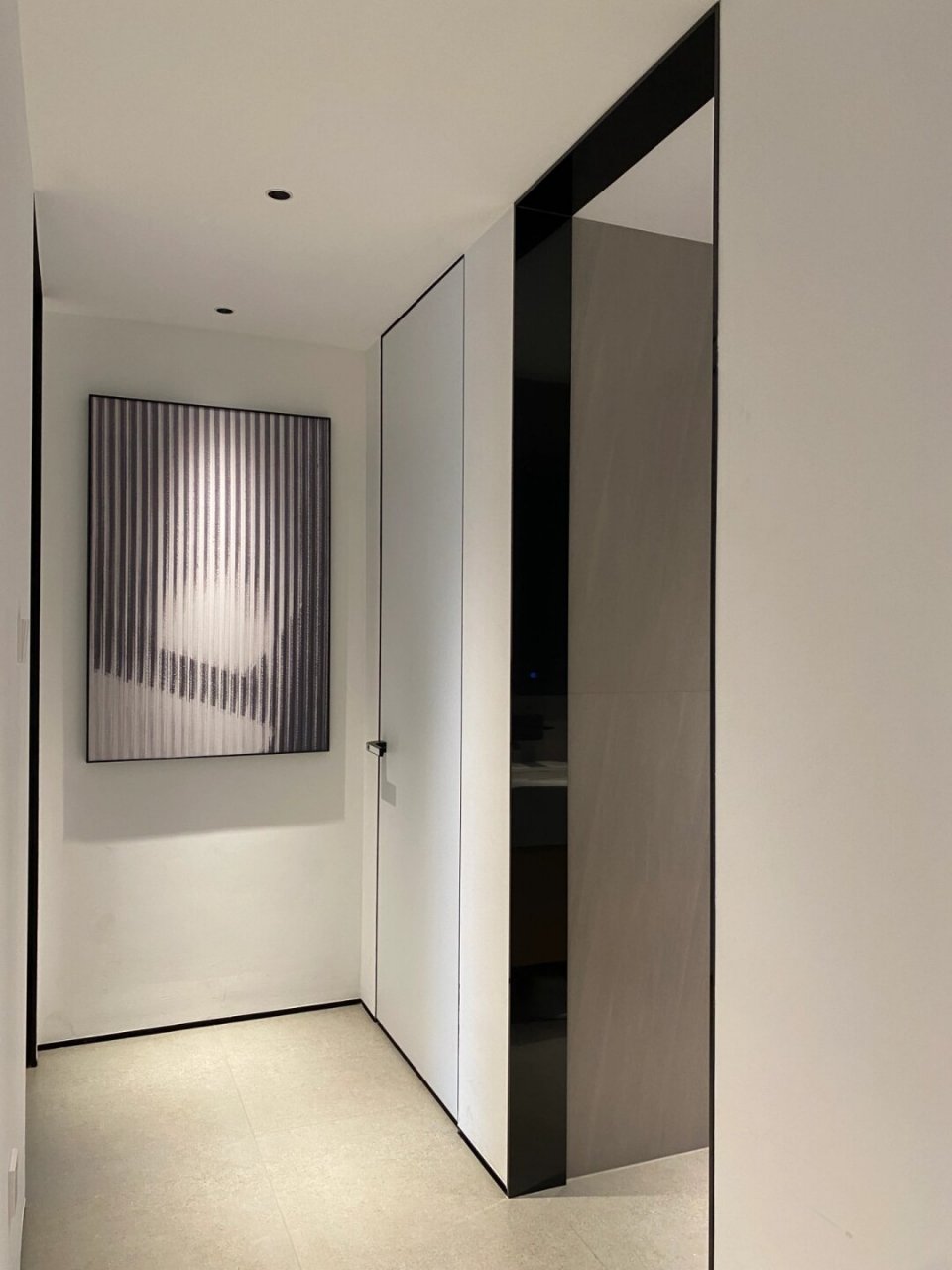 我家的不锈钢极窄垭口门套没有踩坑 hello,大家好,这里是阿一的家居