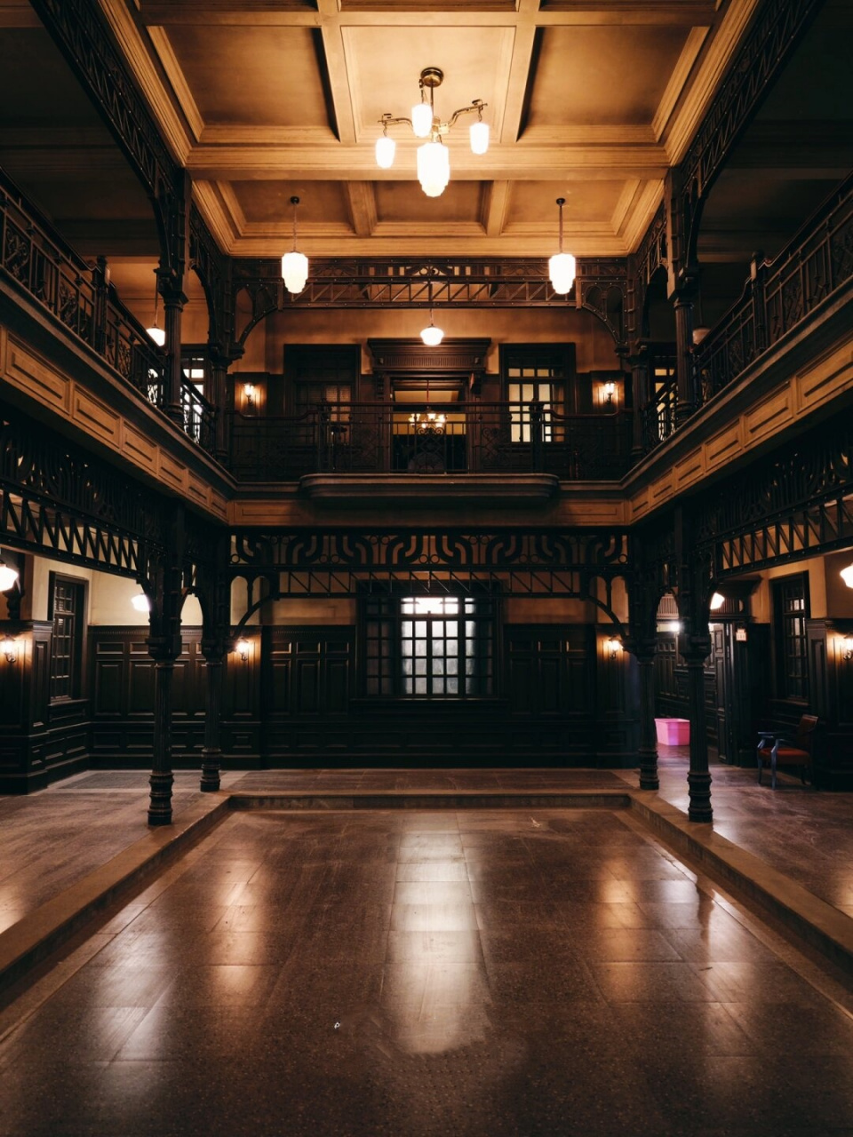 🌆💃现在,这个梦想就在老上海民国风摄影基地变为现实!