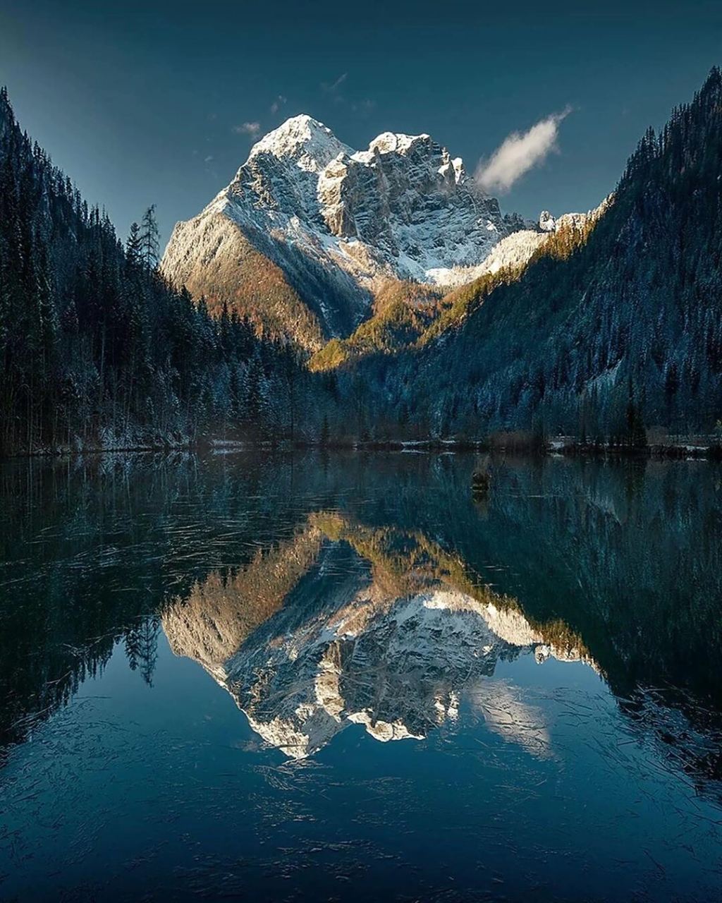 感受山川间的恢弘壮丽  92在这幅如诗如画的山水画卷中,我仿佛成了