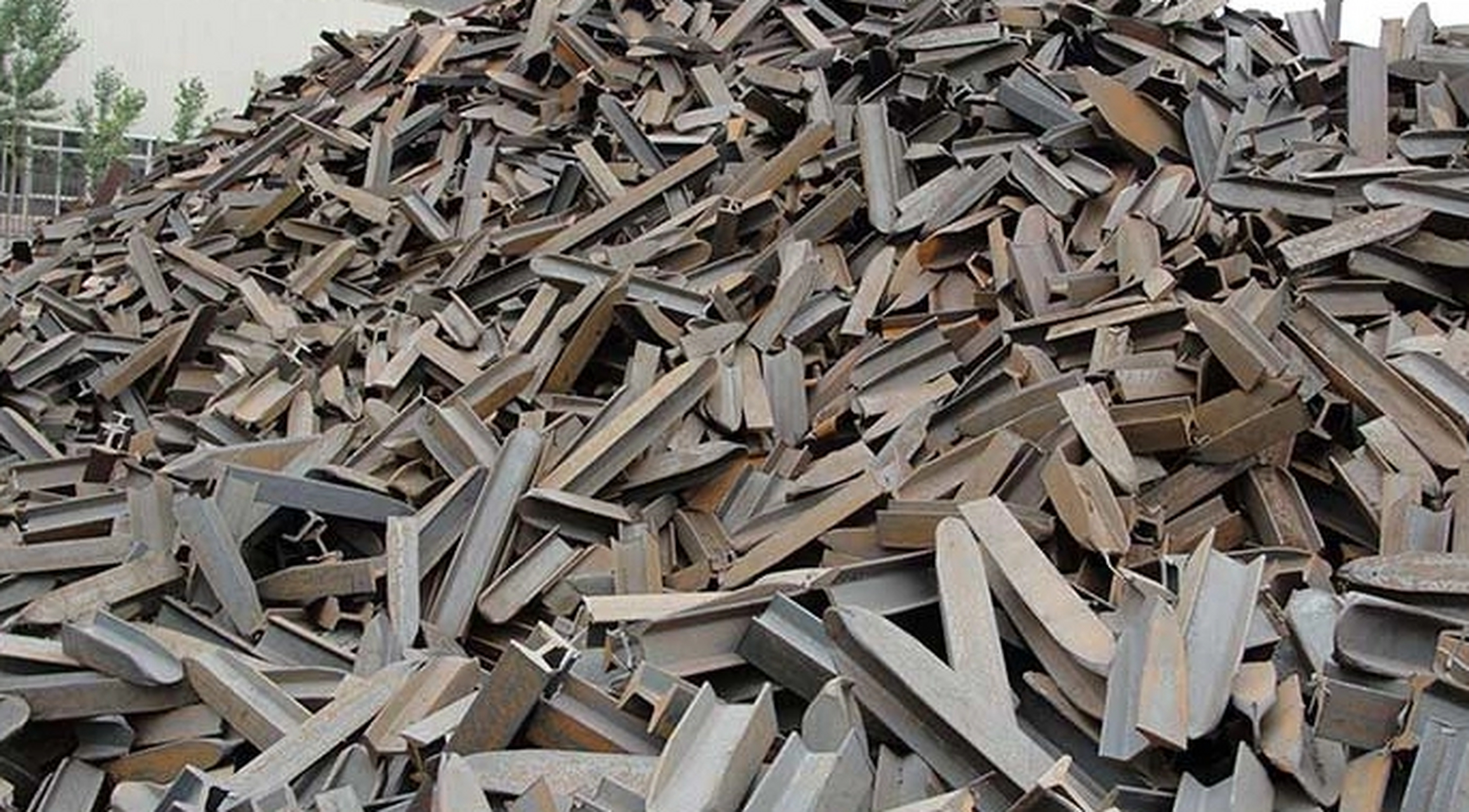 废铝回收# 是一项重要的环保工作,它不仅可以减少废