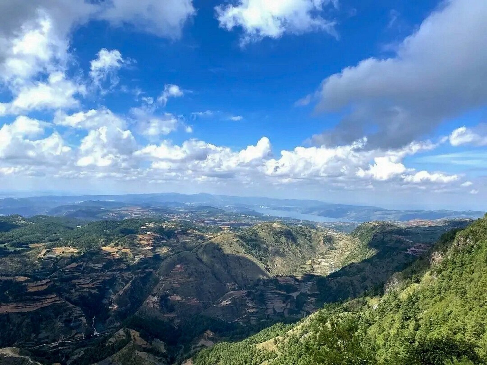 昆明最高的山图片