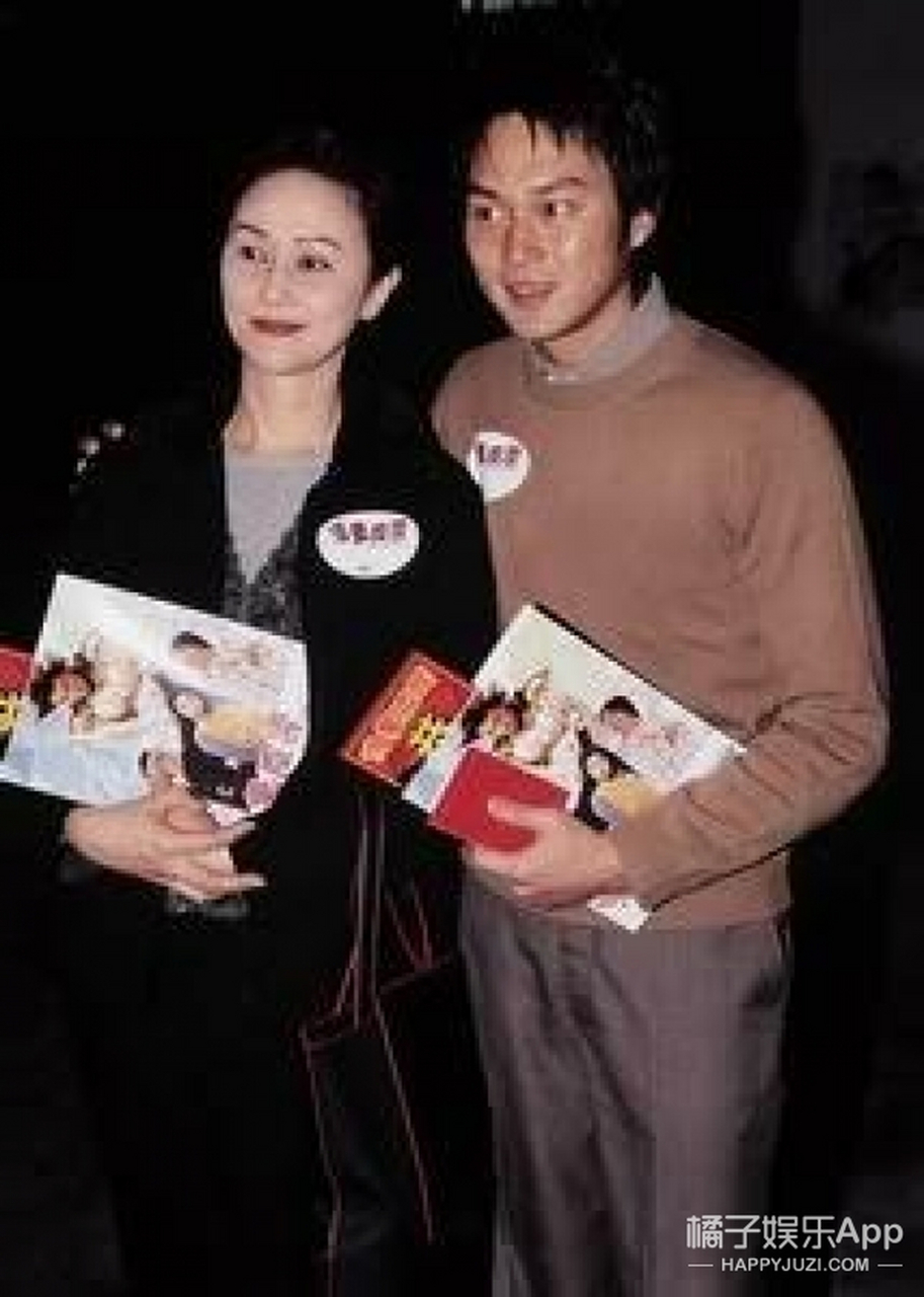 张智霖童年照曝光,与混血美女妈妈同框太惊艳!  哇塞!