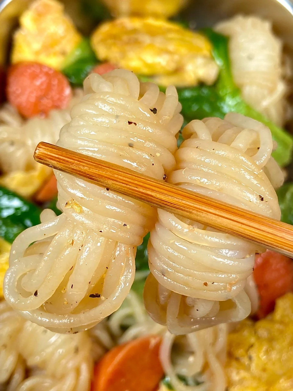 **生菜鸡蛋炒魔芋结93,清爽好吃又低卡**  97今天给大家分享一道