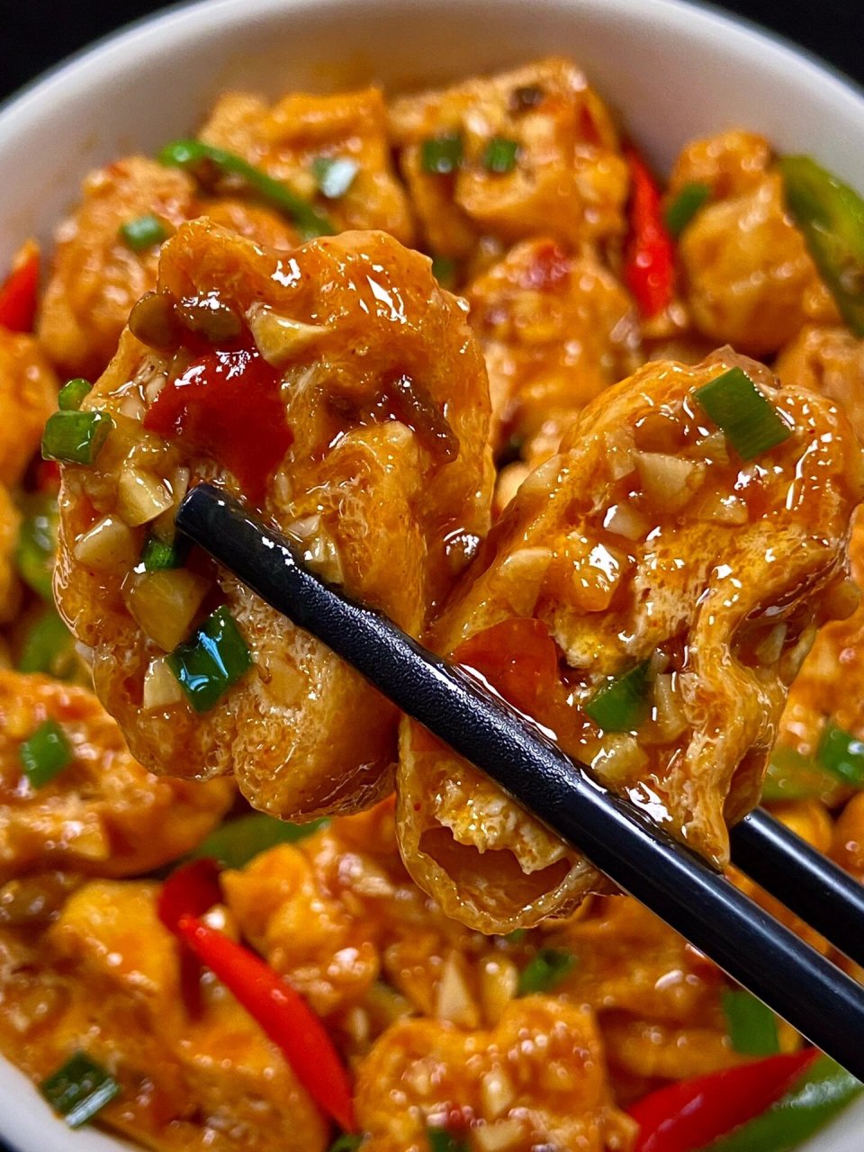 香辣的辣椒炒油豆腐这样做真的是香迷糊了 酱香醇厚,辣味渗透,块块