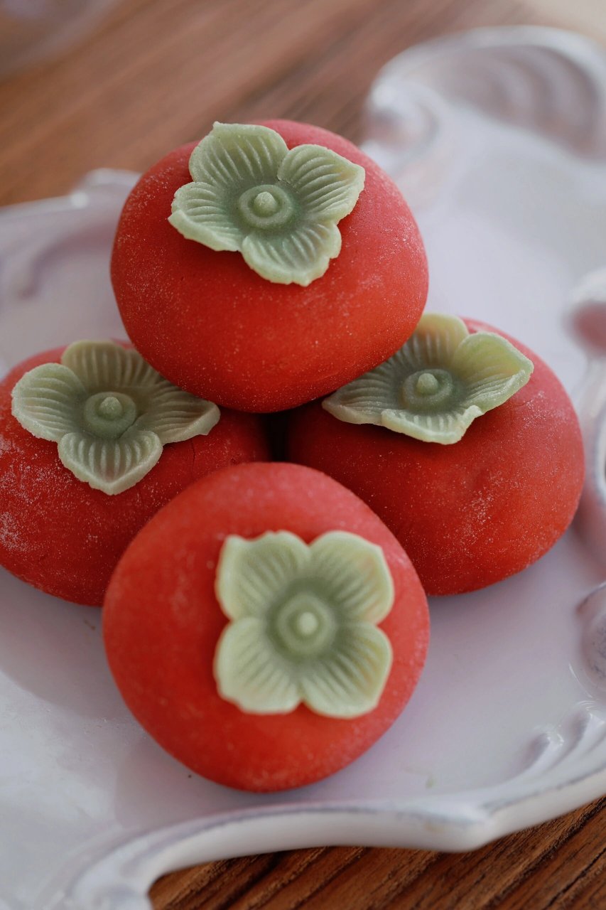 今年不如和我一样来试试这款:柿子开心果流心月饼吧!