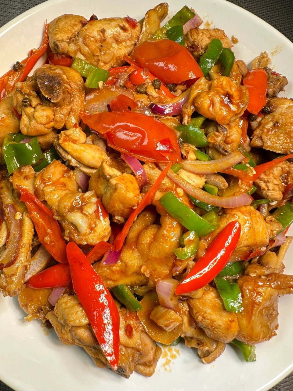 江湖菜系列【小炒鸡】  食材:鸡肉94,姜蒜00,洋葱01,番茄97