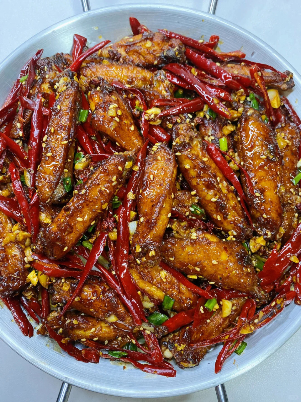 今天给大家分享一下麻辣鸡翅的神仙做法  02麻辣鸡翅,鲜香无敌!