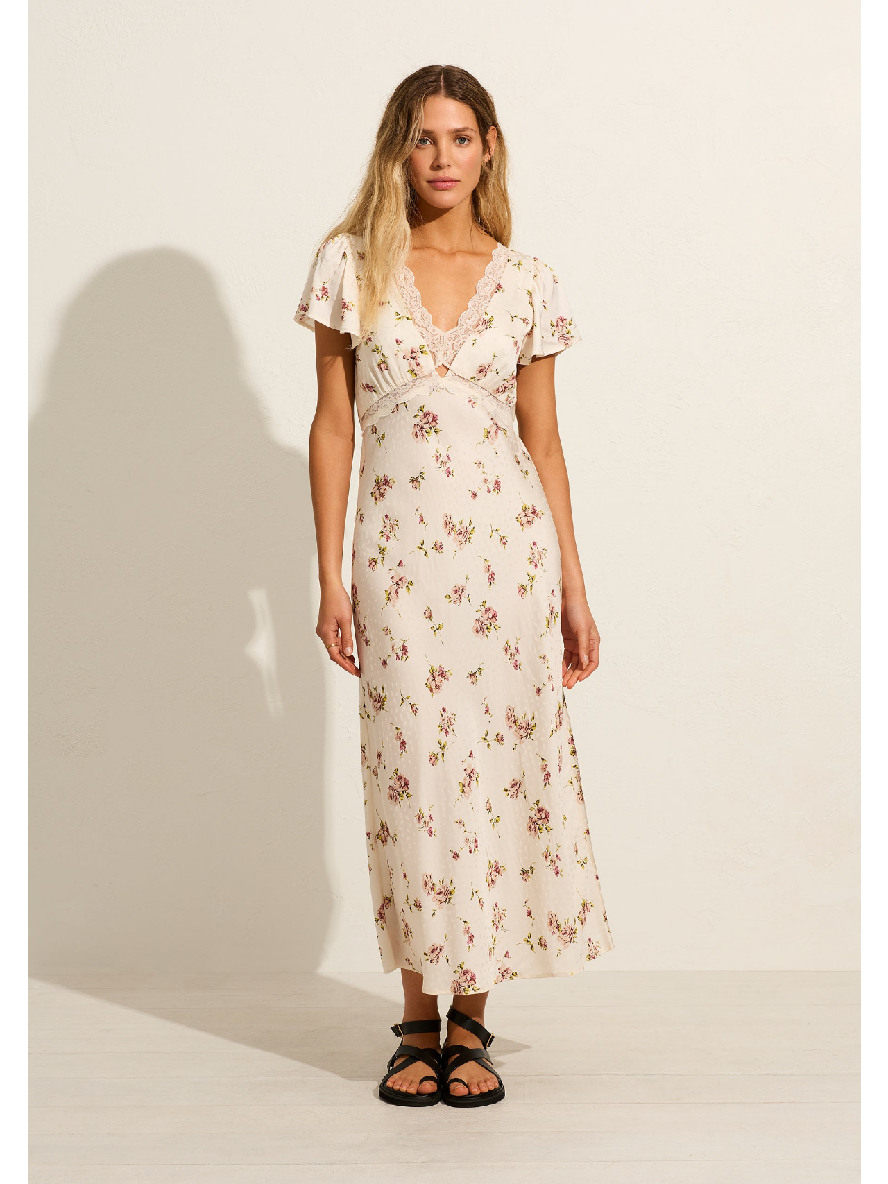 连衣裙女装模特图  今天来分享一组超级美的连衣裙女装模特图!