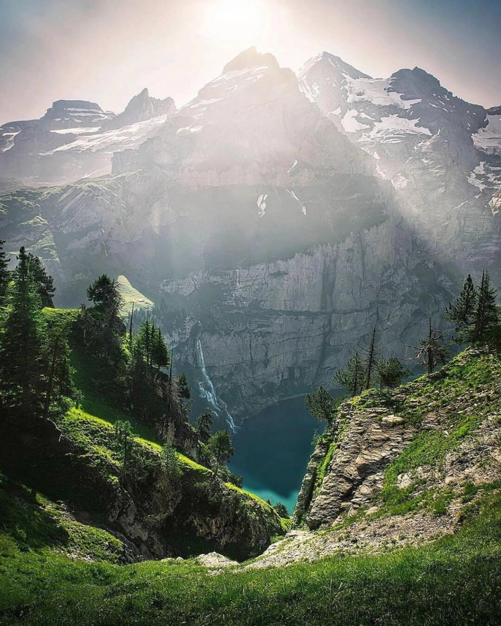 感受山川间的恢弘壮丽  92在这幅如诗如画的山水画卷中,我仿佛成了