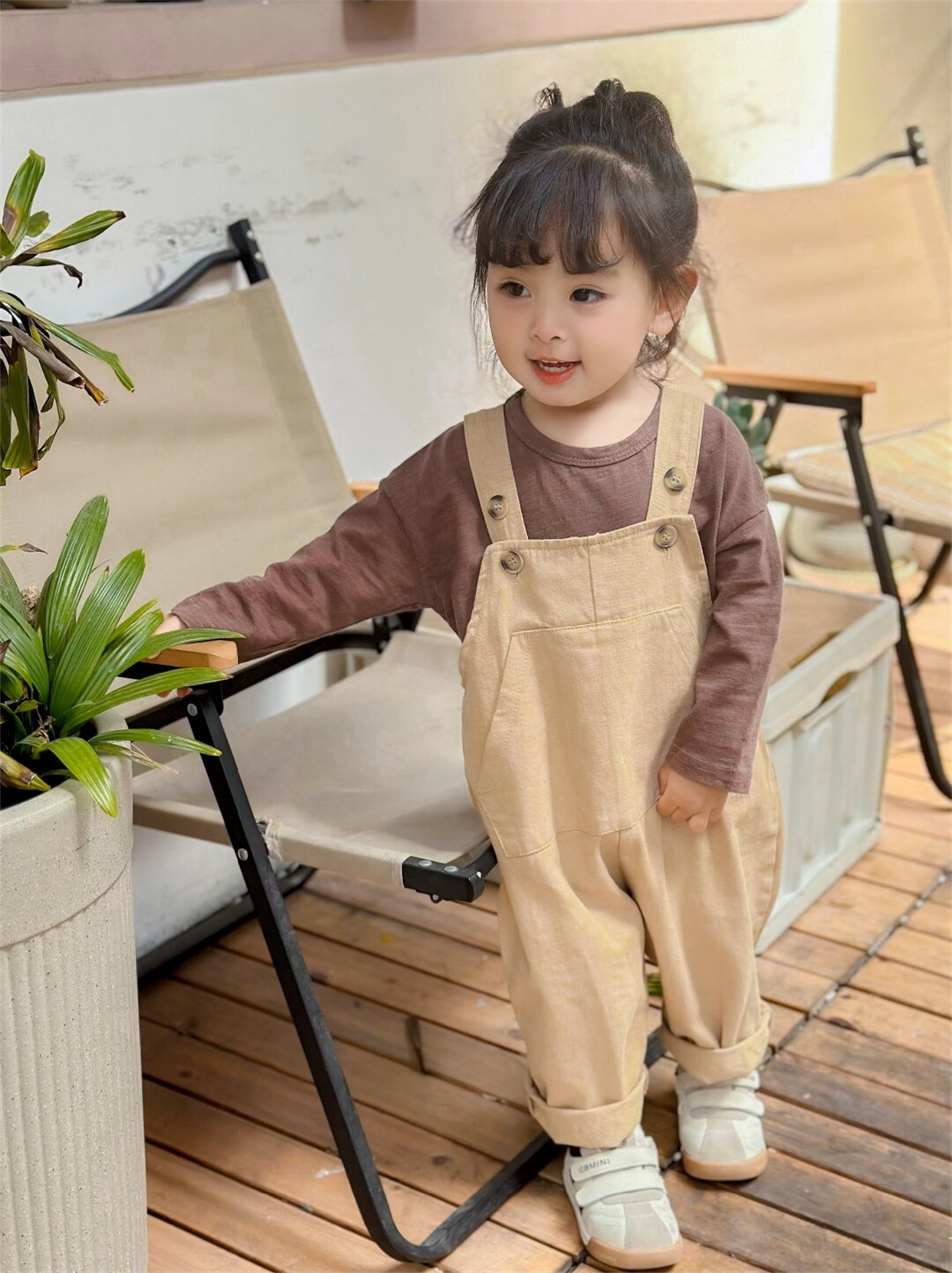 每次看到她穿着漂亮的小裙子梳着可爱的发型我的心情都会变得格外