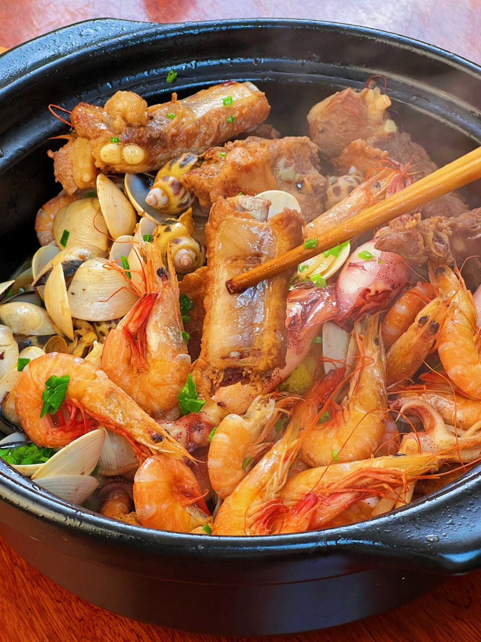 95  哇,这道排骨海鲜煲的味道和口感真的是绝了!