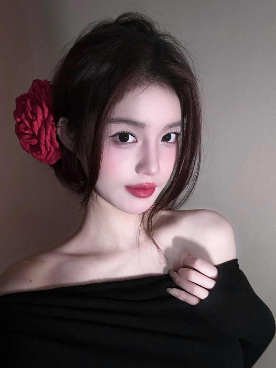 红玫瑰侧扎真嘟好适合方圆脸