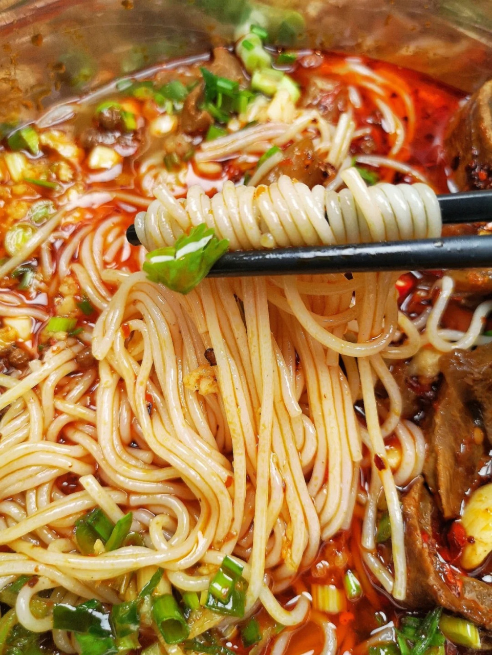红烧牛肉米线,好吃到哭!  自己做的红烧牛肉米线,味道简直绝了!