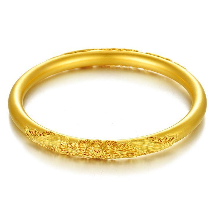 黑心!男子老凤祥2万买金镯,镯内竟藏2根金丝,店员承认是配重