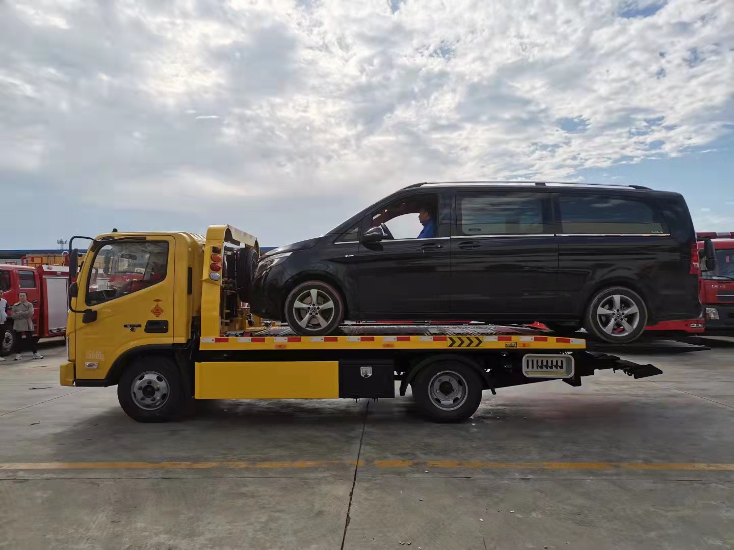 蓝牌清障车上户政策-重载8吨蓝牌拖车厂家包落户