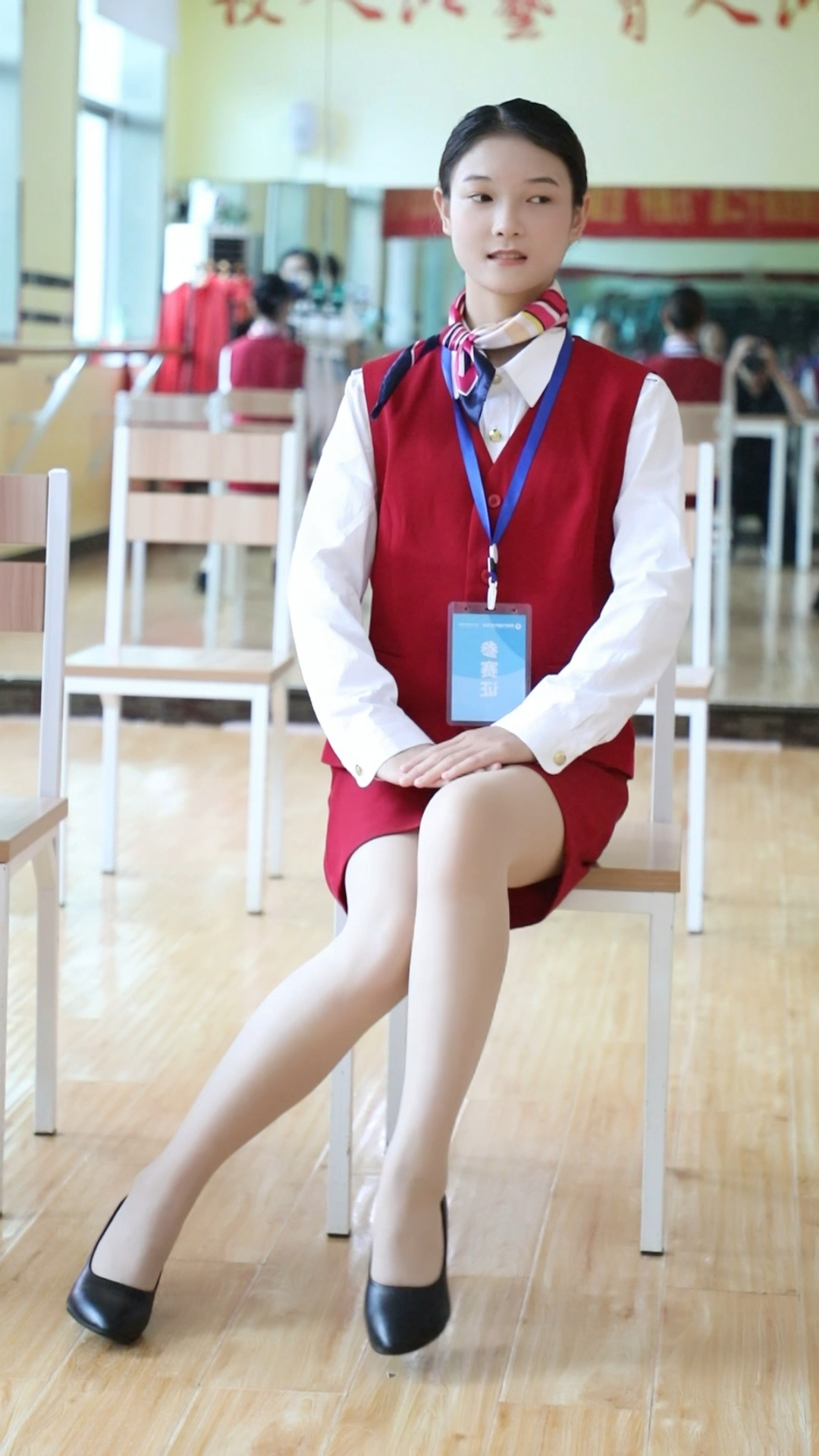 乘务专业小姐姐坐姿练习中!