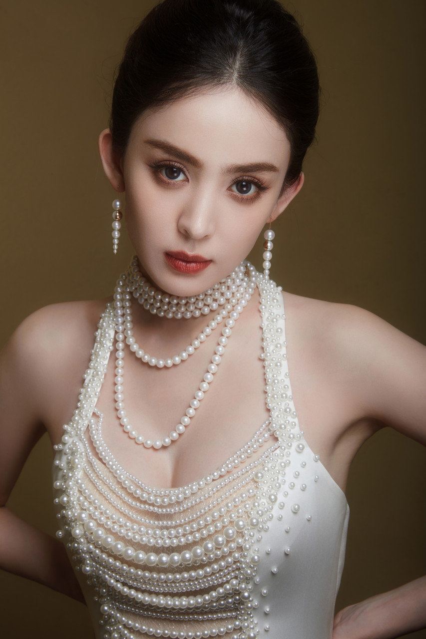 肤白貌美大长腿,身材性感迷人[挤眼][挤眼]#明星生图大赏# #养眼美女