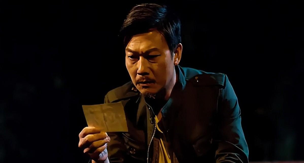 61岁功夫明星钱小豪近照引热议!头发花白,暴瘦到脱相判若两人