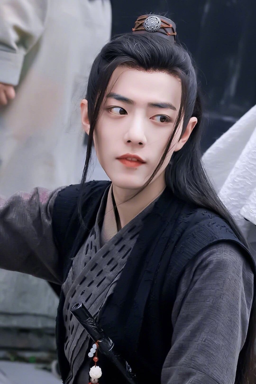 被他的帅气迷倒了[爱你]#肖战古装# 你喜欢他吗?