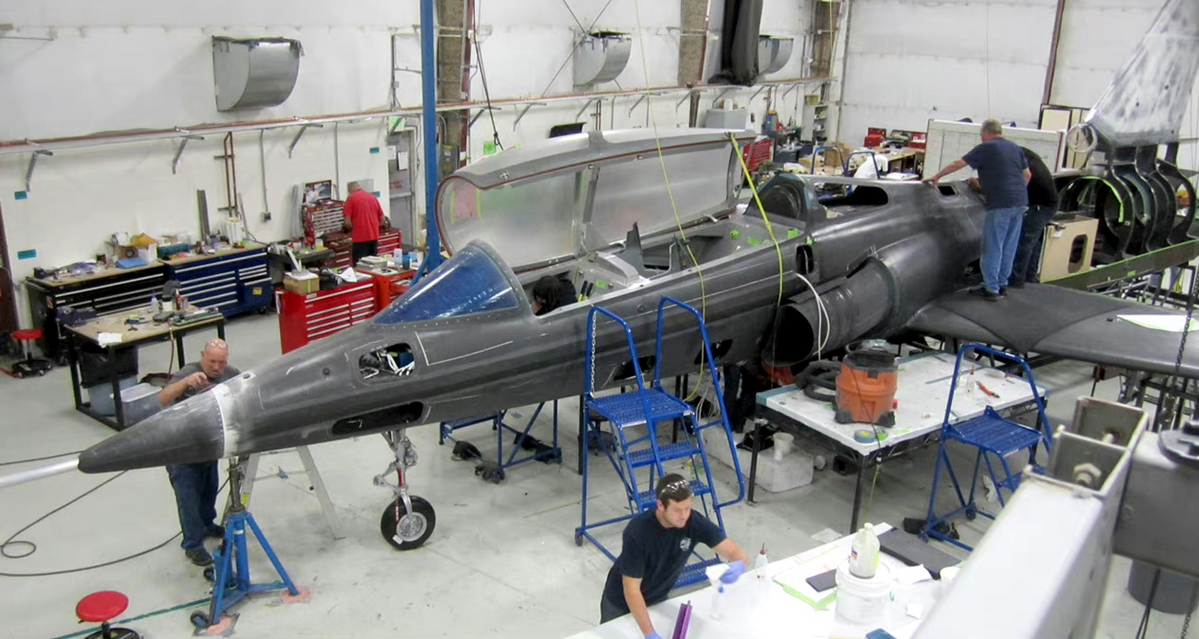 战机欣赏:诺斯罗普格鲁曼研制的美国新一代教练机原型机,其外观与t38