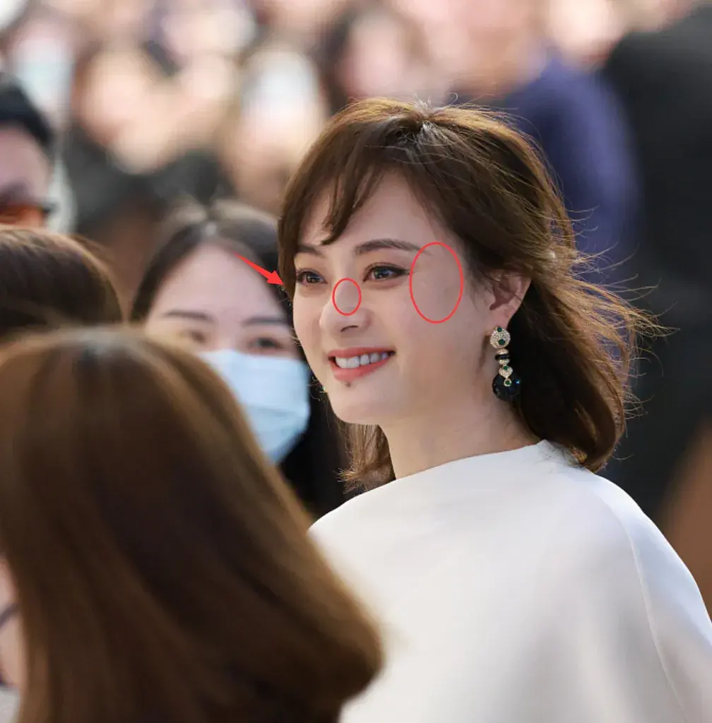 孙俪选对发型,但精修跟生图"货不对板"?无修图下松弛显老?