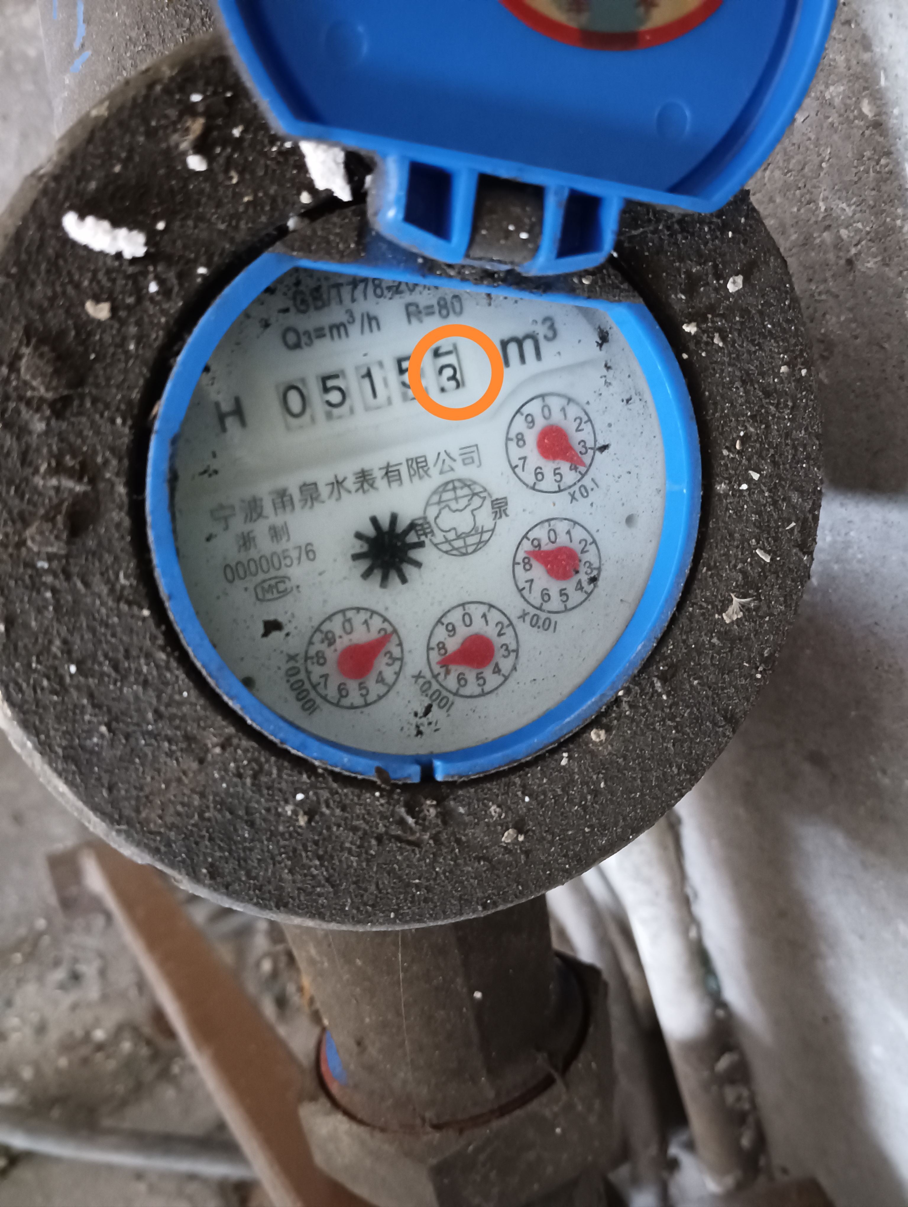 师傅电表没有问题,水表上的数字他犯迷糊了,他说水表是5153m,我说是