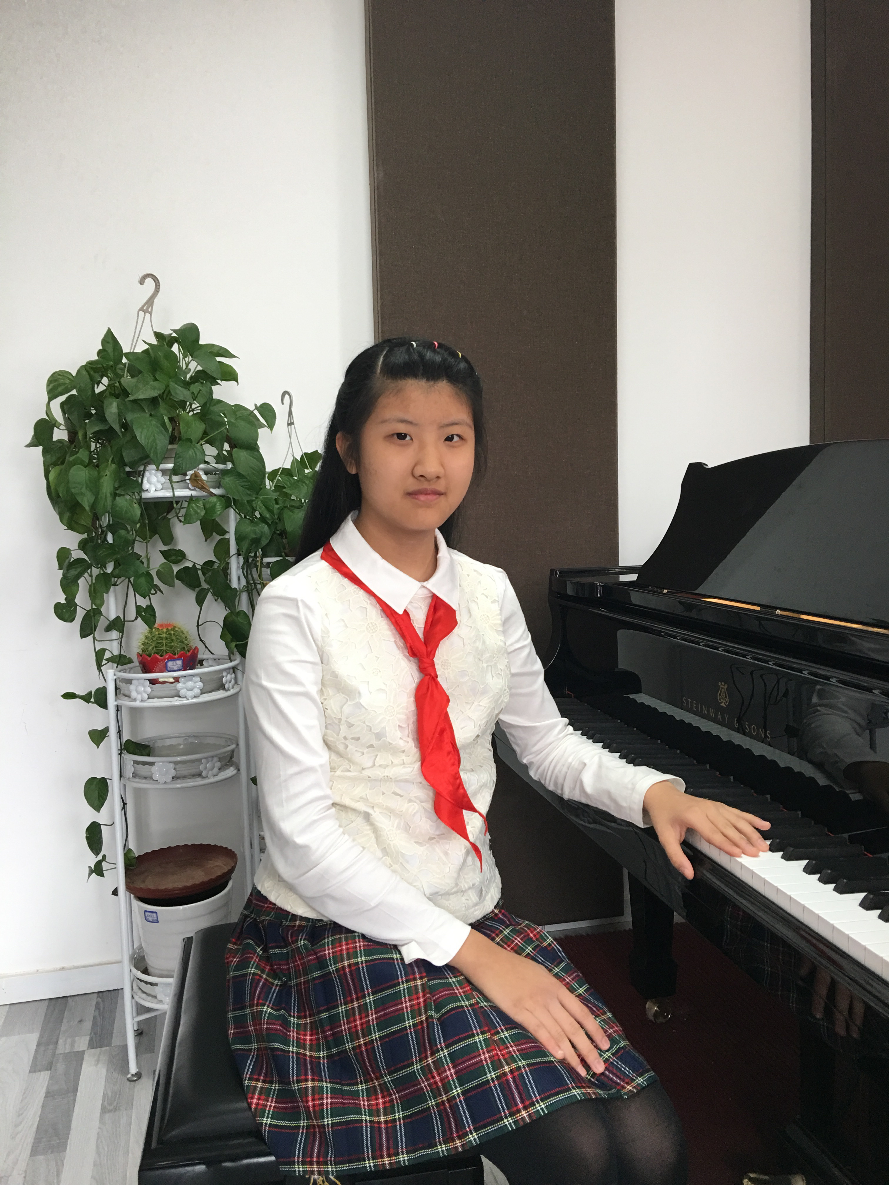 我自小长得面容姣好,肤白貌美大长腿