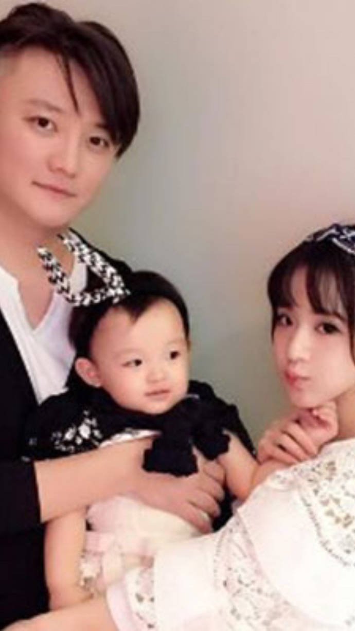 飞儿乐队阿沁妻子涉毒被捕