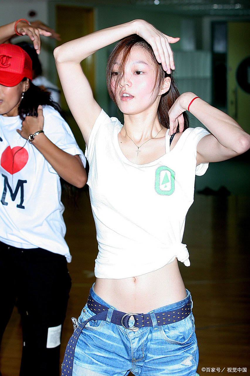 张韶涵,这位才华横溢的歌手,以其独特的嗓音和深情的演唱风格,赢得了