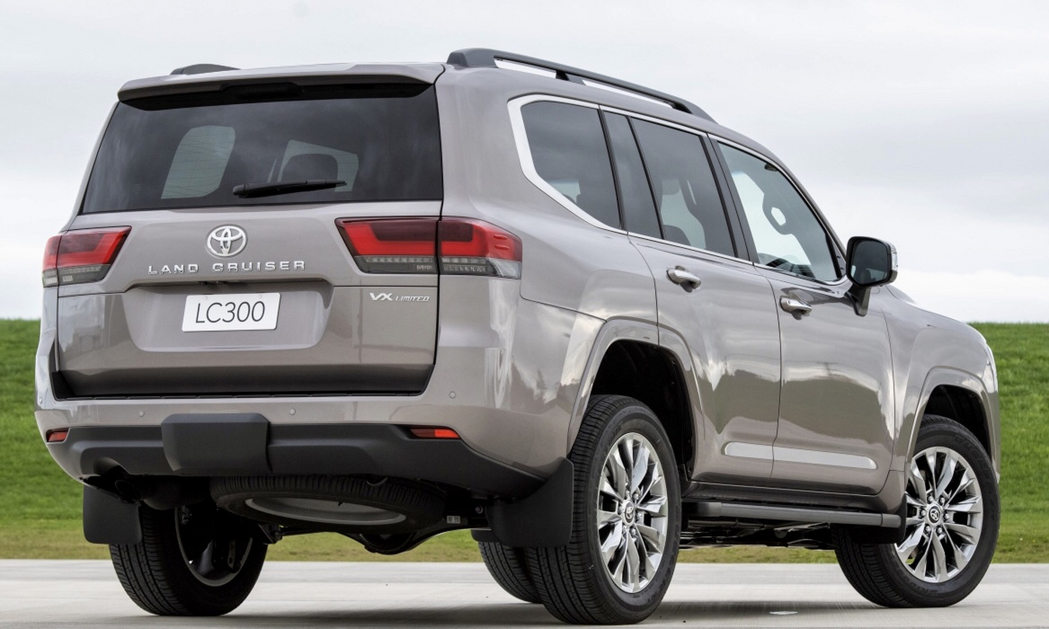 兰德酷路泽lc300,这车国内一直没有开售吧?