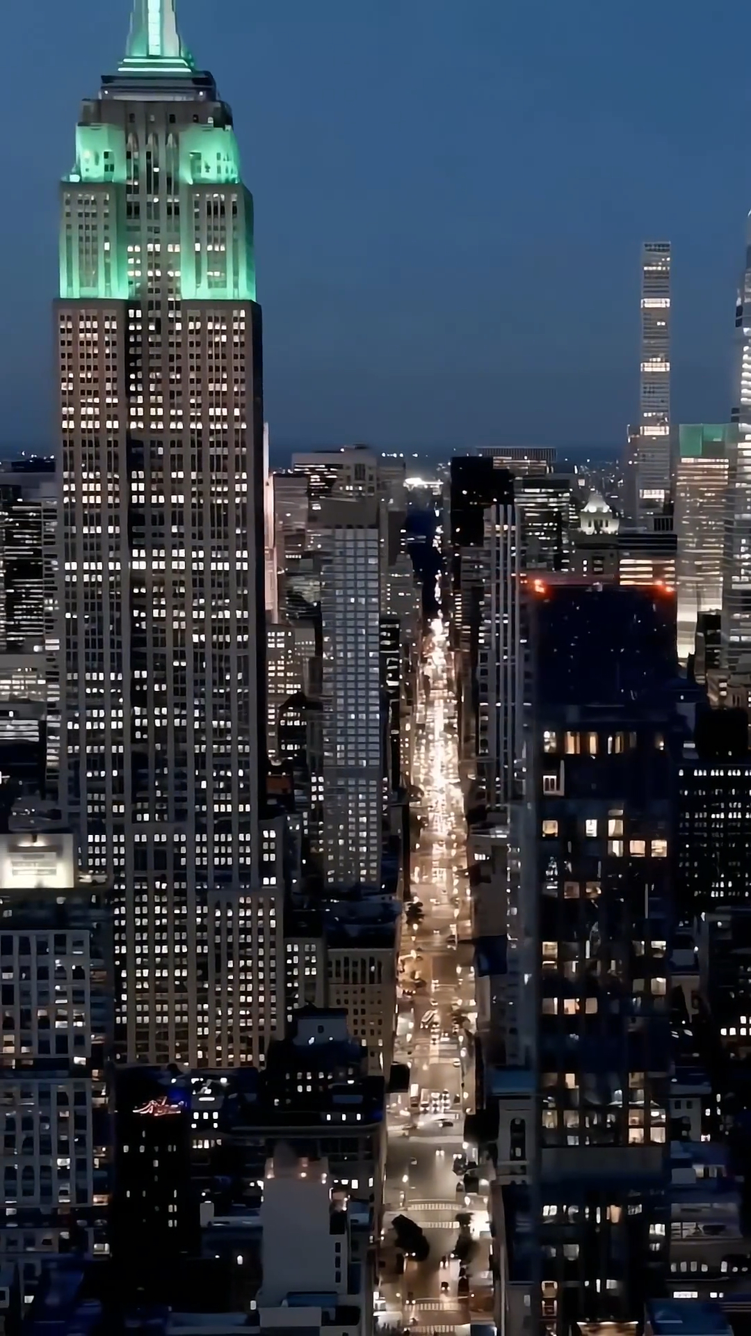 航拍美国纽约夜色降临来自纽约曼哈顿的夜景