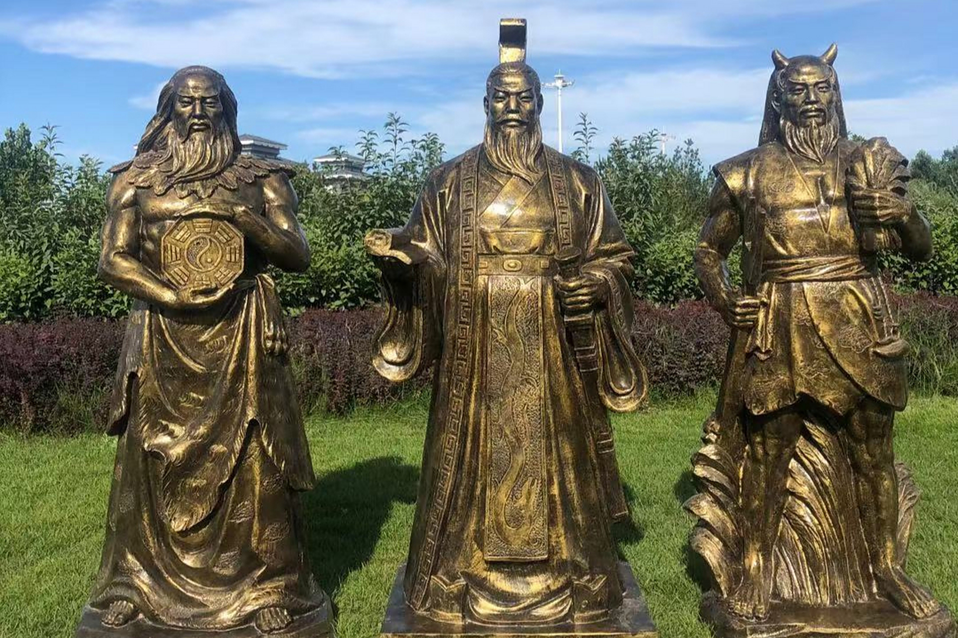 玻璃钢三皇五帝雕塑,展现了中国古代神话传说中的重要人物,包括皇帝