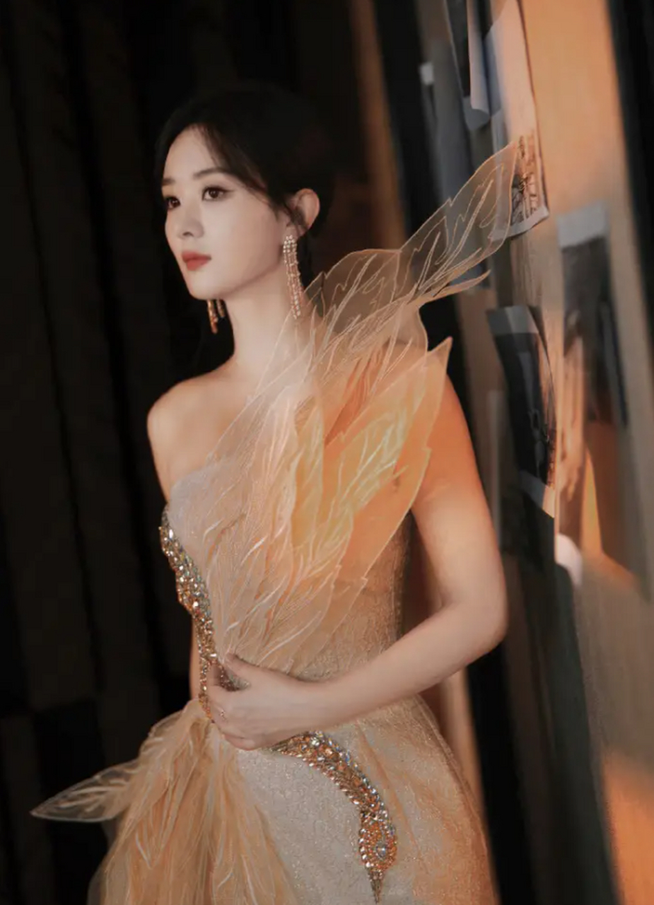 [原文:赵丽颖再晒美照,身