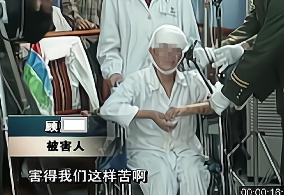 回顾上海女老师爱而不得为报复用硫酸给学生洗头判刑后痛哭