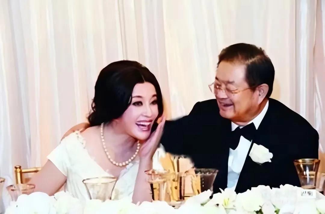 回顾伍卫国痴恋刘晓庆5年分手后难忘旧情年近70依然单身