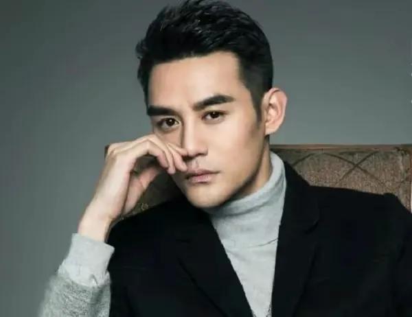 回顾王凯父亲肺癌离世一个月他查出肺部阴影红不红不再重要