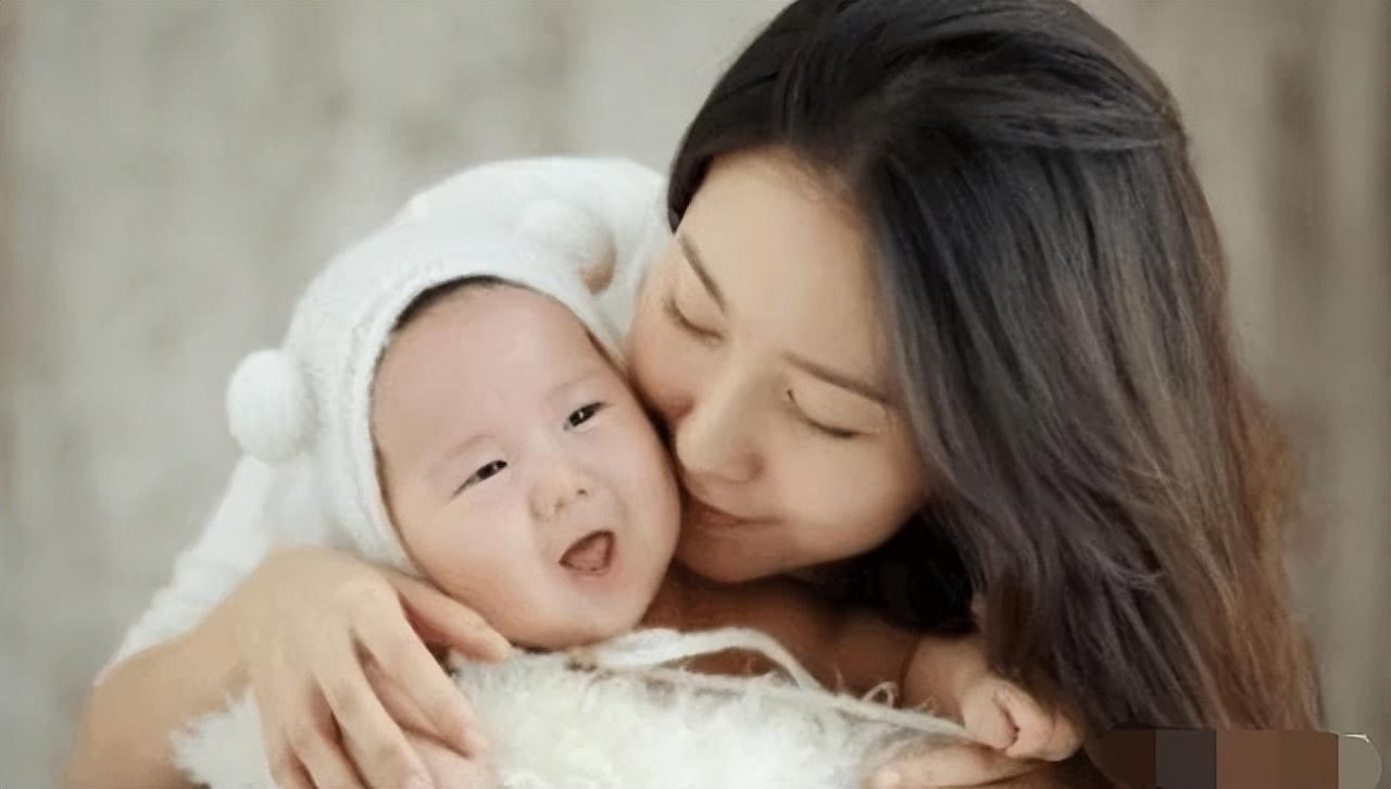 回顾演员高露我这辈子正确的决定就是隐婚为丈夫生下一儿一女