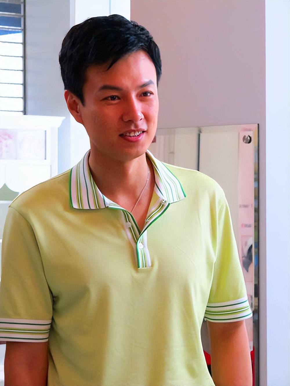 回顾朱铁因穷被女友嫌弃一气之下娶普通女老师如今过得怎么样