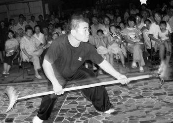 回顾武大郎宋文华原来是武术高手身高不足1米5老婆1米7