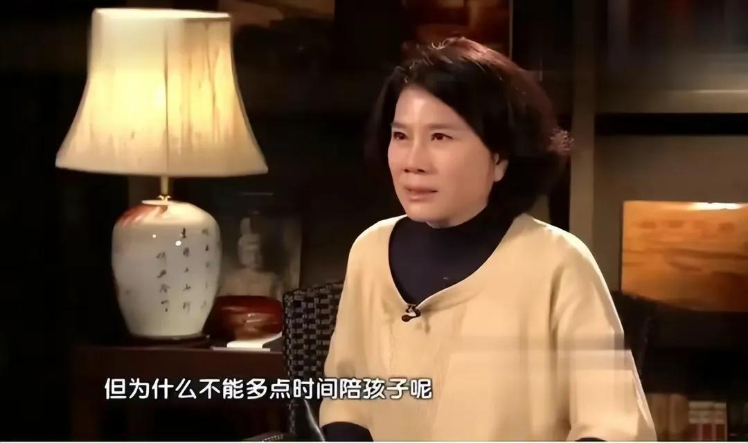 回顾董明珠中年丧夫被亲哥踢出族谱儿子40仍未婚
